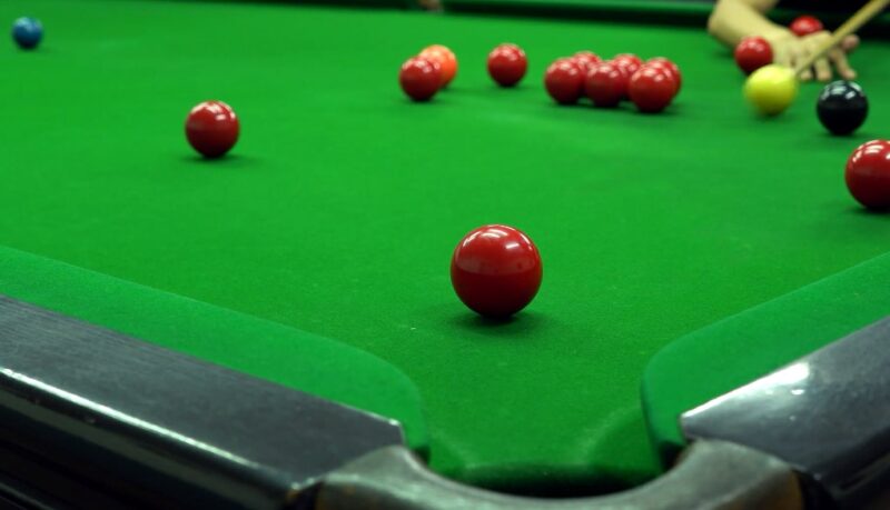 How many balls are in snooker